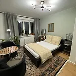 Cozy Private Room In Great Location